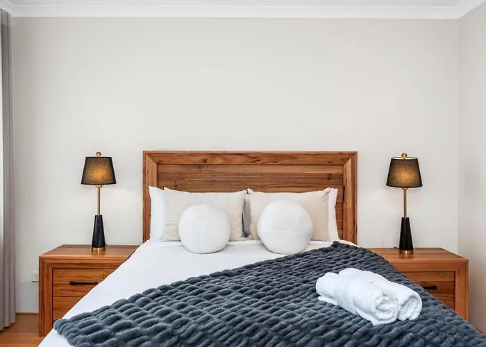 10 Majestic Maylands 4Brwalk To River!