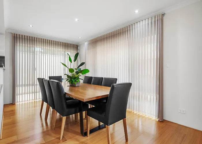 10 Majestic Maylands 4Brwalk To River!