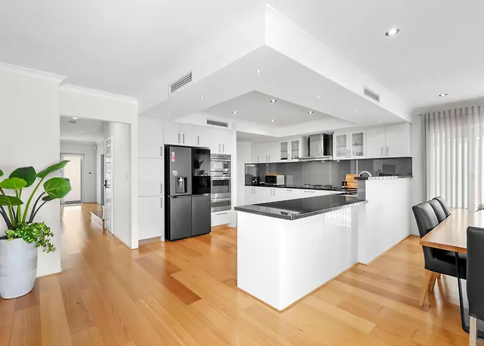 10 Majestic Maylands 4Brwalk To River!